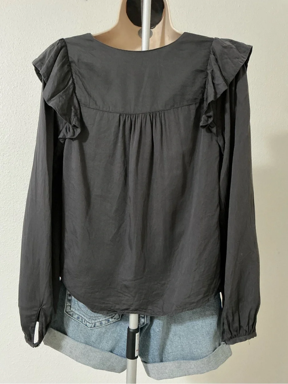 Marine Layer Rory long-sleeve ruffle blouse in charcoal Medium